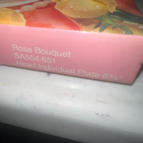 Heart-Shaped Plate with Floral Design - Picture 5 of 11